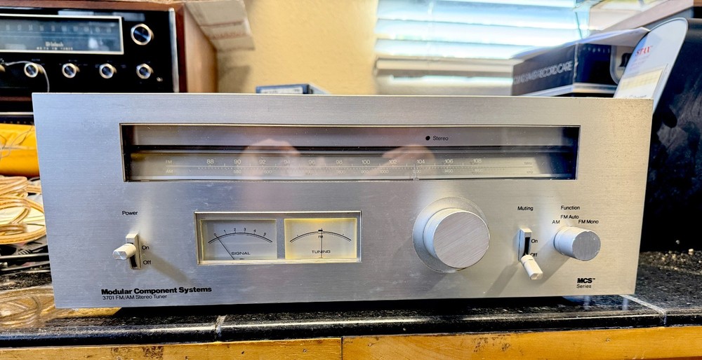 Vintage MCS Modular Component Systems Model 3701 FM/AM Stereo Tuner; Tested