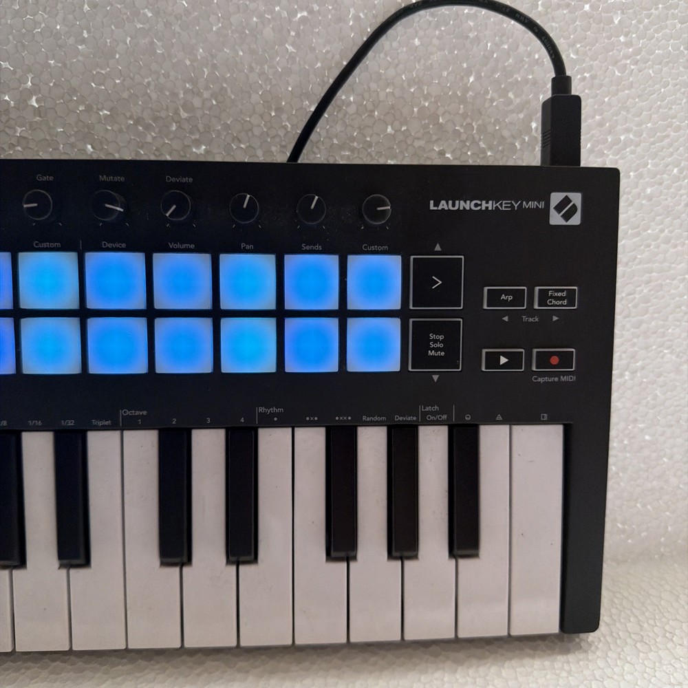 Novation Launchkey Mini Mk3 25 Mini-key Midi Keyboard Controller