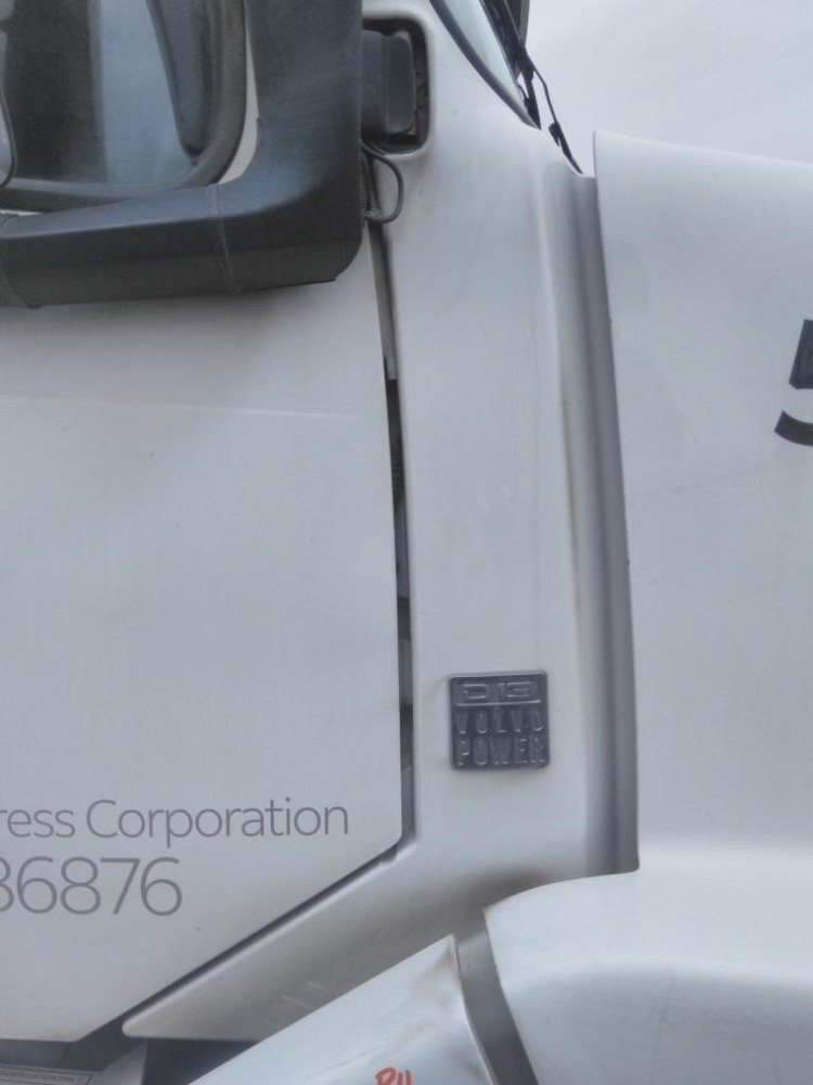 For 2016 VOLVO VNL COWL Right ,  OR