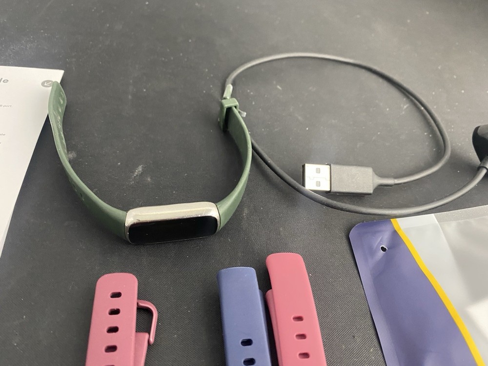 fitbit luxe Tested, Charger, Instructions, And 3 Bands