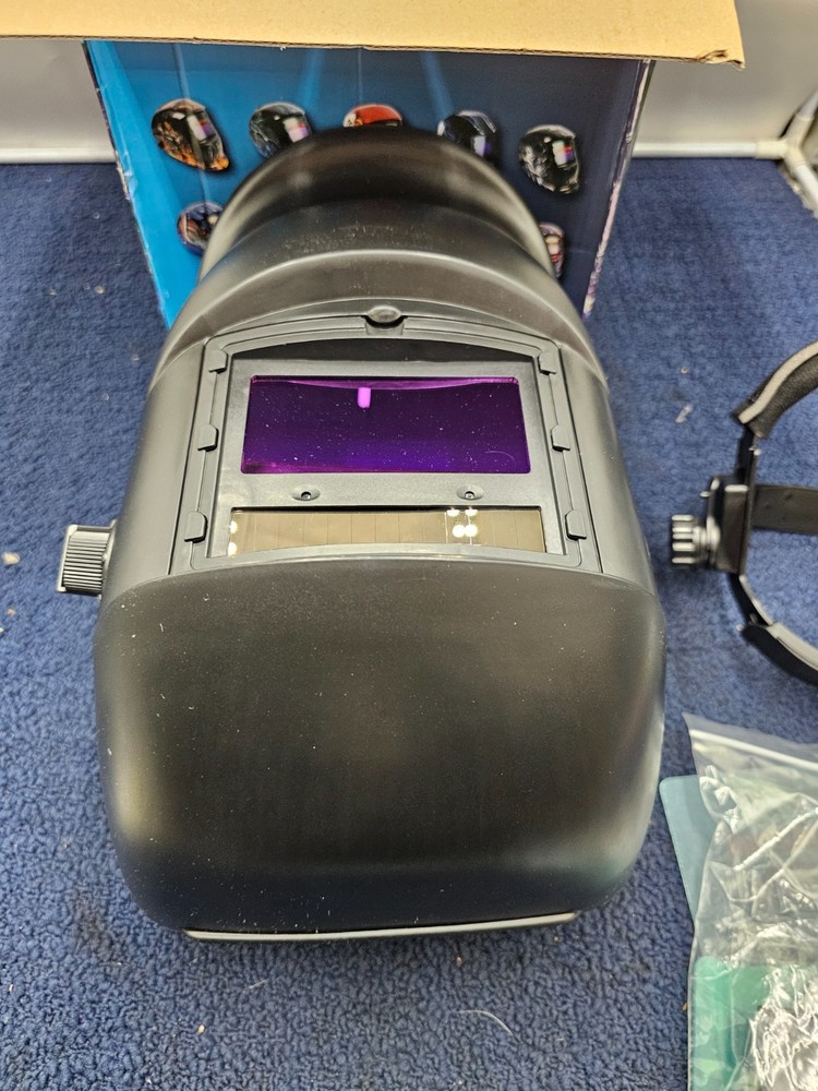 Auto Darkening Welding Helmet Assembly Simple and Compact