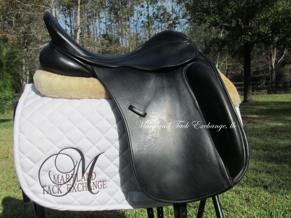 17" COUNTY PERFECTION dressage saddle- medium tree-INCLUDES 30" LOGIC GIRTH-2017