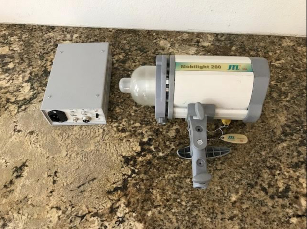JTL Mobilight 200 with power supply (no cables)