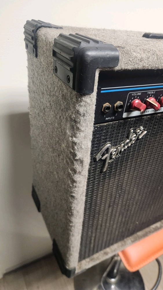 Fender M-80 Chorus Solid State Guitar Amplifier Combo Amp