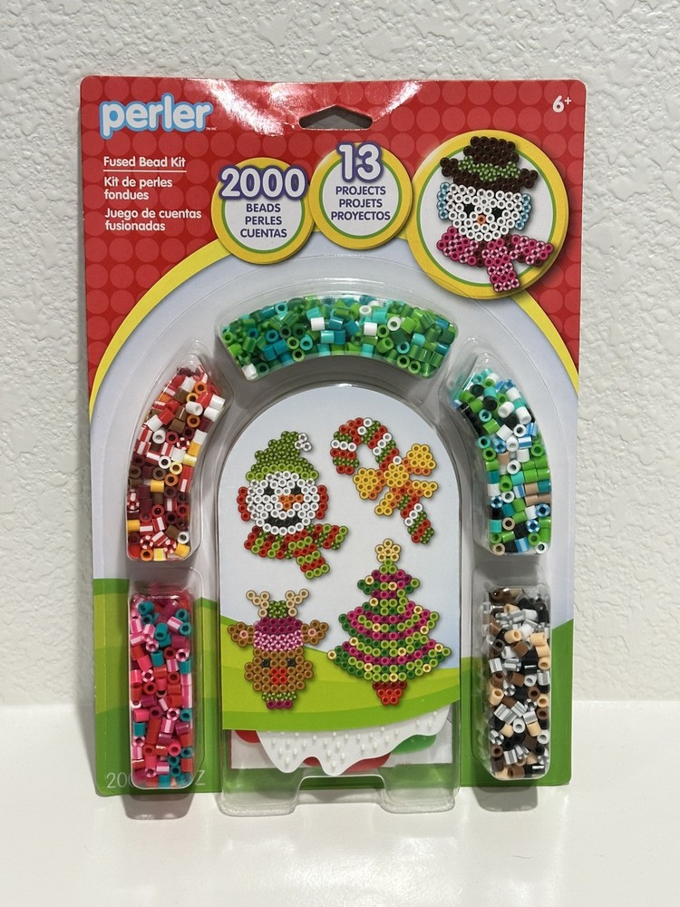 PERLER Bead Kit CHRISTMAS Theme 2000 Beads 13 Projects Craft Snowman Tree