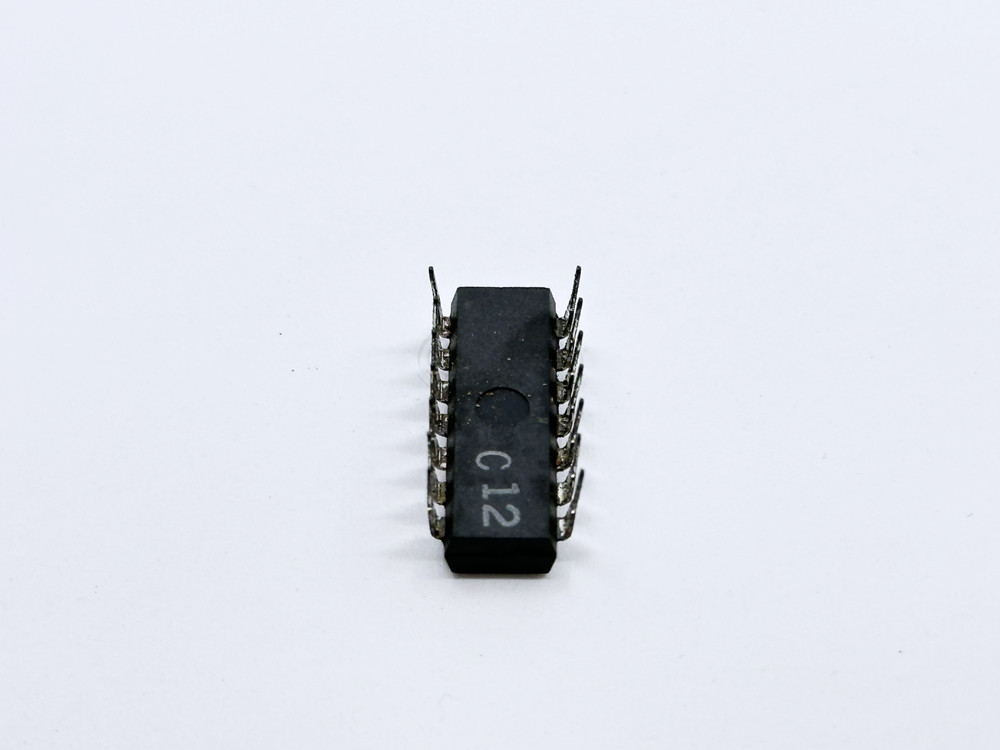 UM3383-3 UMC Simple Melody Generator Camel Train 1.35-5V 64 Note Memory DIP-14
