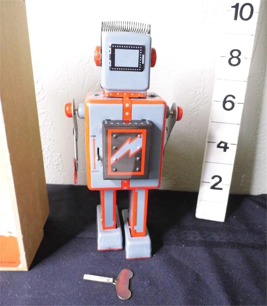 MS384 Robot Tin Toy Windup Mechanical Easelback Giant Robot
