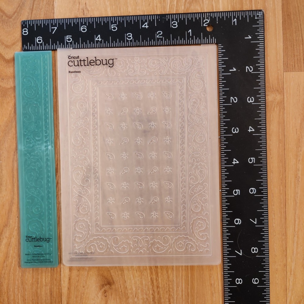 Cricut Cuttlebug 5"x7” "Bandana" Embossing Folder With Border