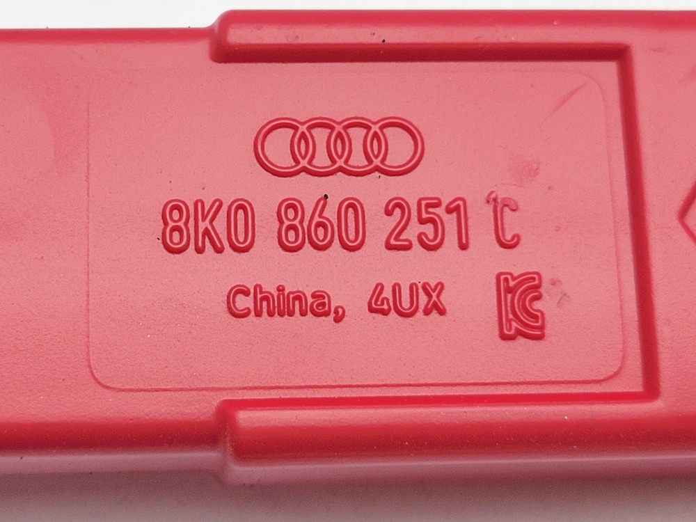AUDI A4 B9 2024 HAZARD WARNING TRIANGLE 8K0860251C