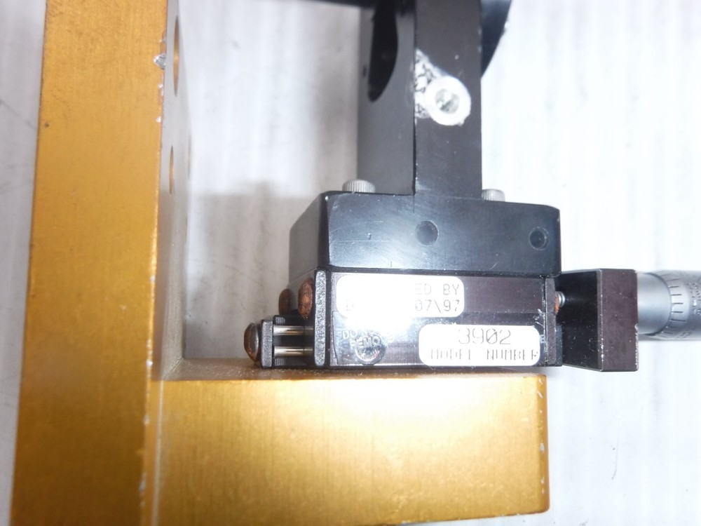 Parker Model 3902 Ball Bearing Micro Positioner w/ Starrett Micrometer
