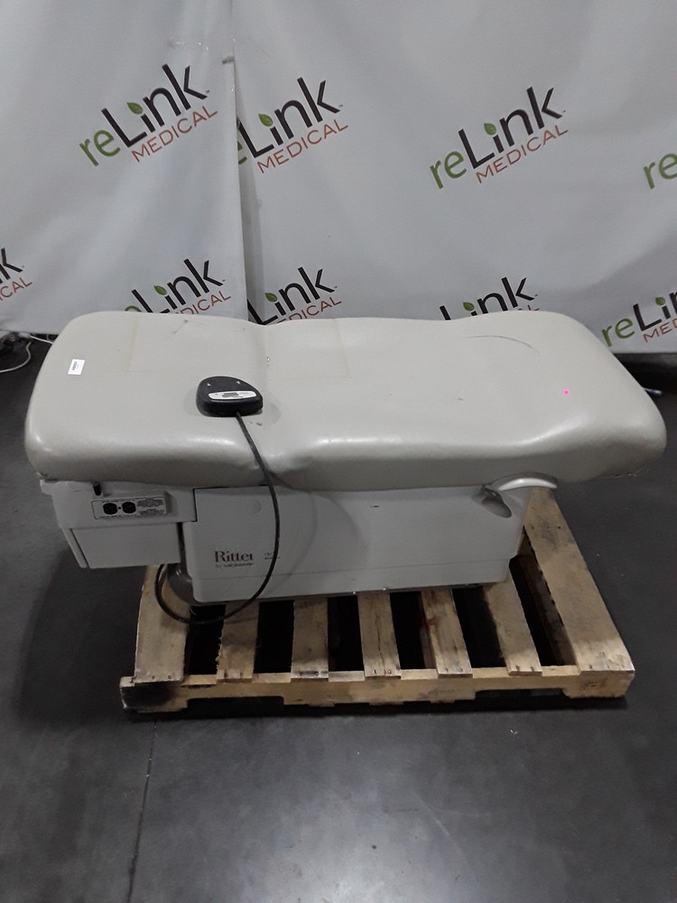 Midmark 222 Procedure Chair