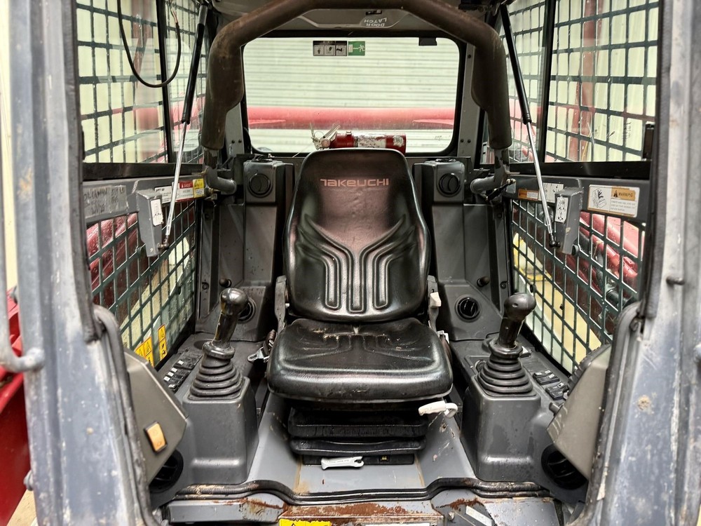 2017 TAKEUCHI TL10V2 CAB STANDARD FLOW SKID STEER