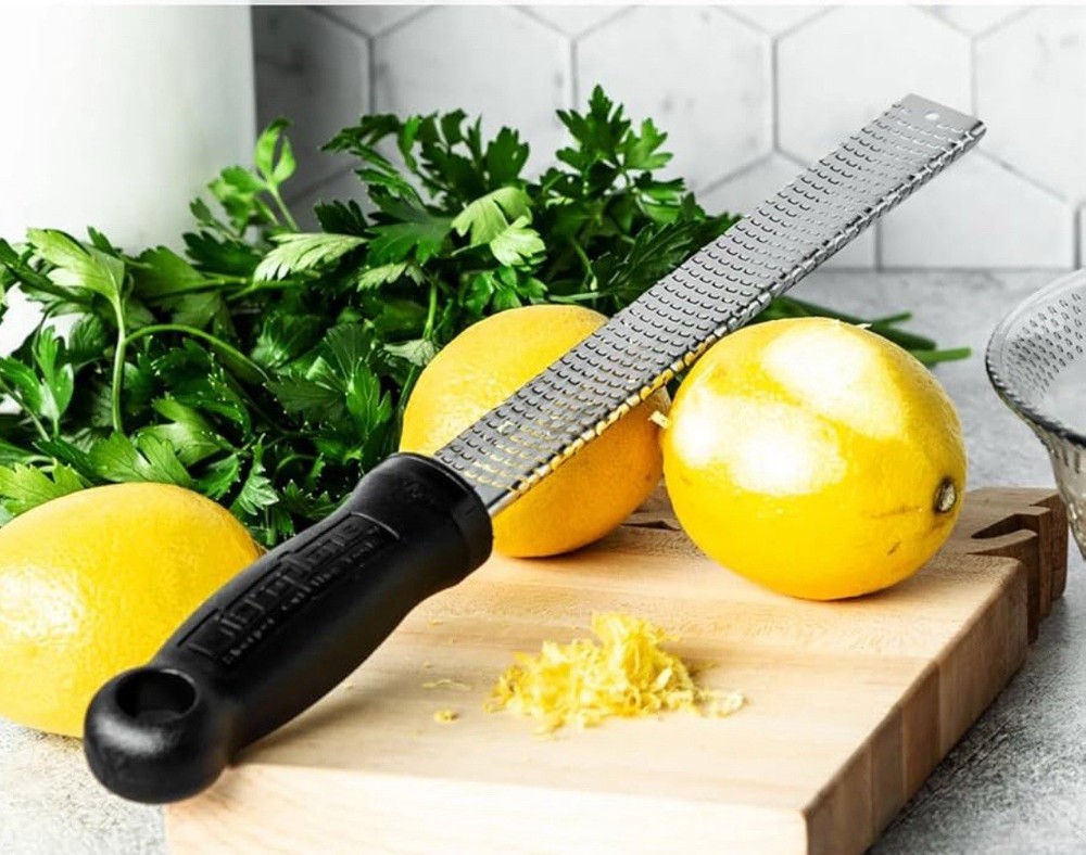 New Microplane Fine Handheld Grater/zester Non-Slip Black Handle