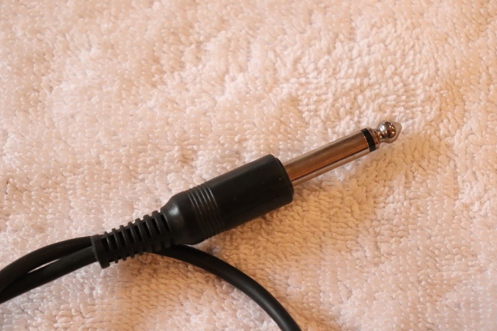 Pioneer Uni-Directional Dynamic Microphone Model DM-02 IMP 600 Ohm. Clean