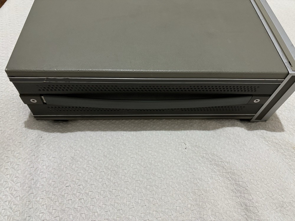 HP 8165A 1 mHz-50 MHz Programmable Signal Source