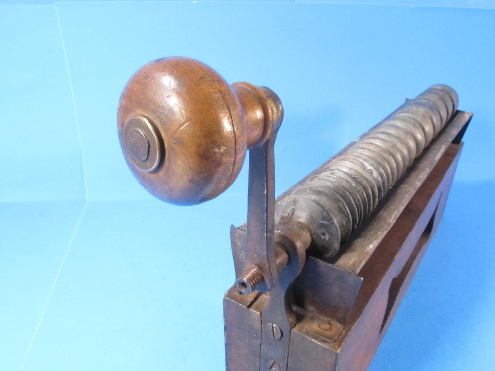 as-is uncommon hand cranked wet grinder for wood carving gouges tools 20 sizes