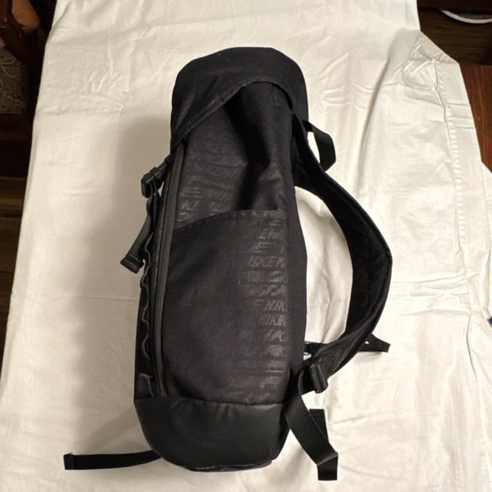Nike Black Large Grip Gym Bag Zip Buckle Drawstring Lightweight Multiple Pockets