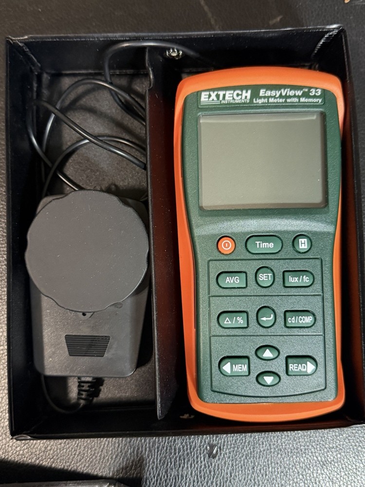Extech® EA33 EasyView™ Light Meter w/ Memory Illuminance