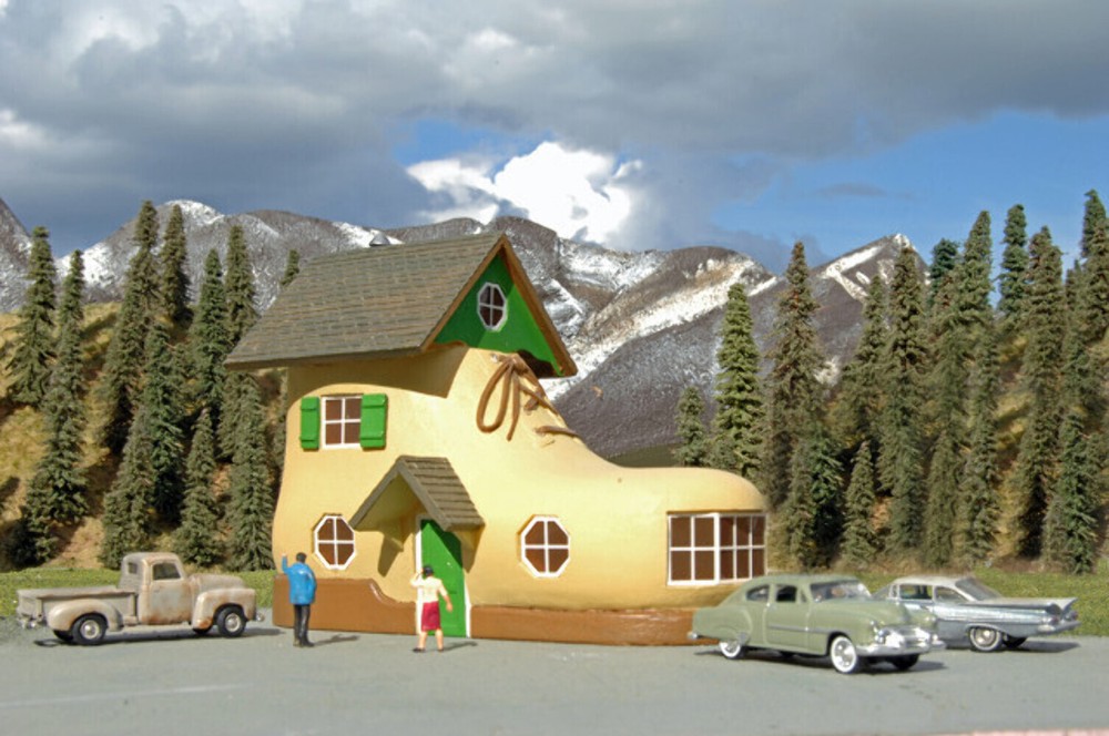 Bachmann 35209 HO Scale Shoe House