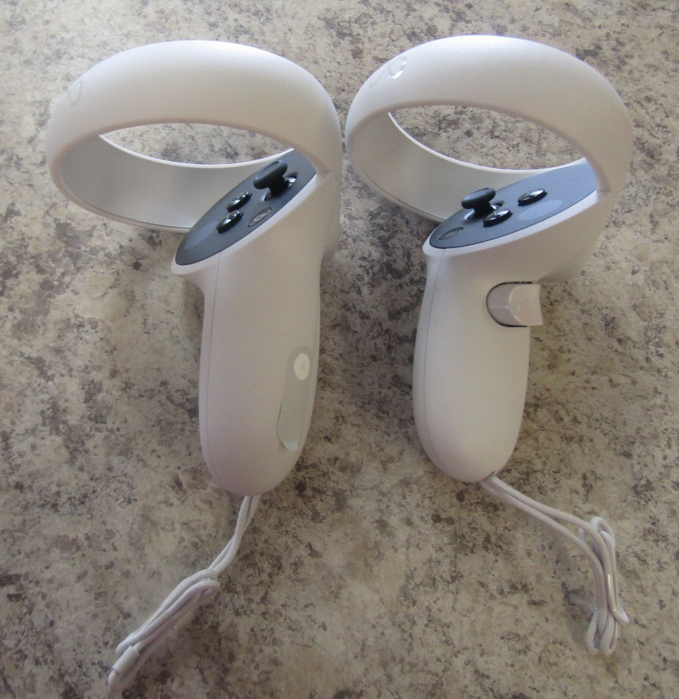 Meta Quest 2 VR Headset 256GB w/ Left and Right Controllers & Case - Tested