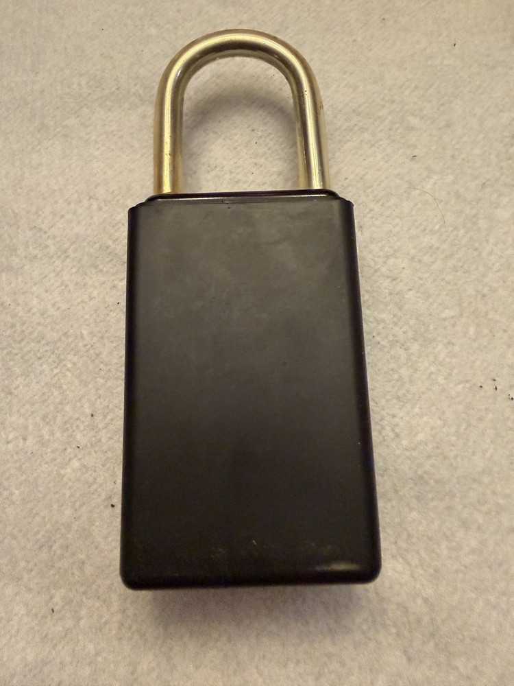 BARGAIN LOCKS SECURITY DOOR LOCKBOX, EUC, 4 Digit Combo