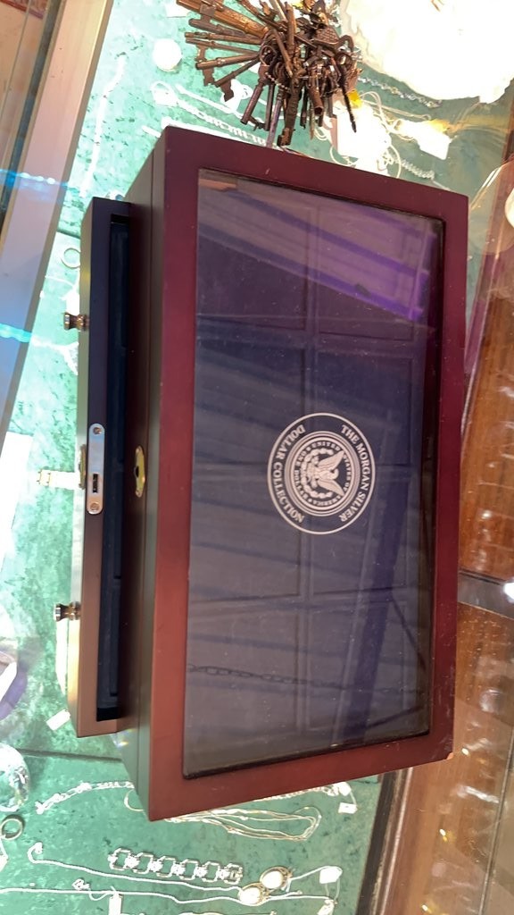 Danbury Mint Morgan Silver Dollar Collection Case