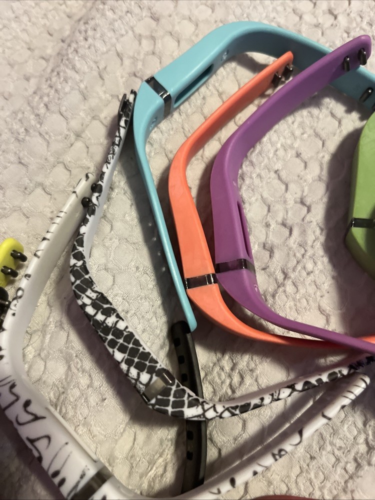 Fitbit Flex Wireless Activity Tracker Bundle - 17 Bands Inc Everything In Pics