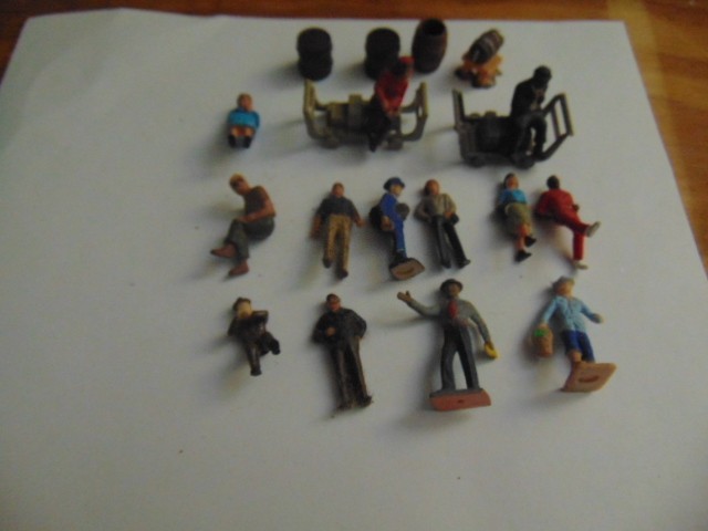 13 Pcs  Train Passengers Seated Standing Assorted Poses