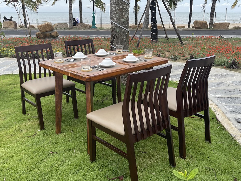 Riva-Inspired Nautical Table – Elegant 40-Inch Design