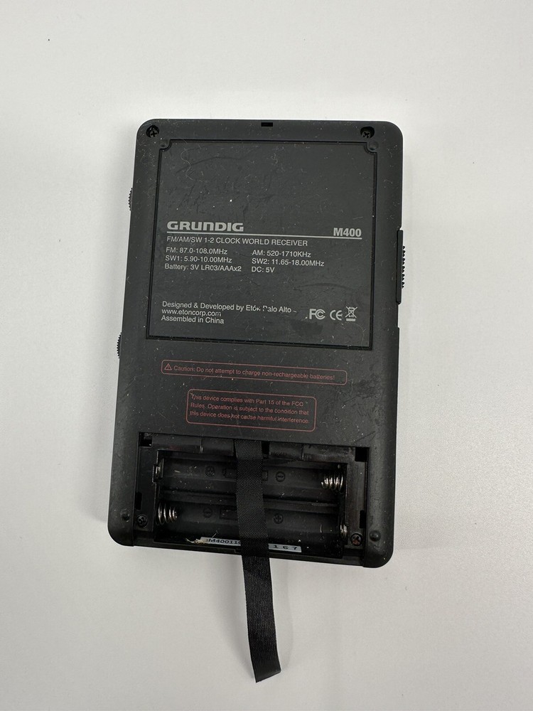 Grundig M400 World Receiver AM FM SW Clock -Missing Battery Lid