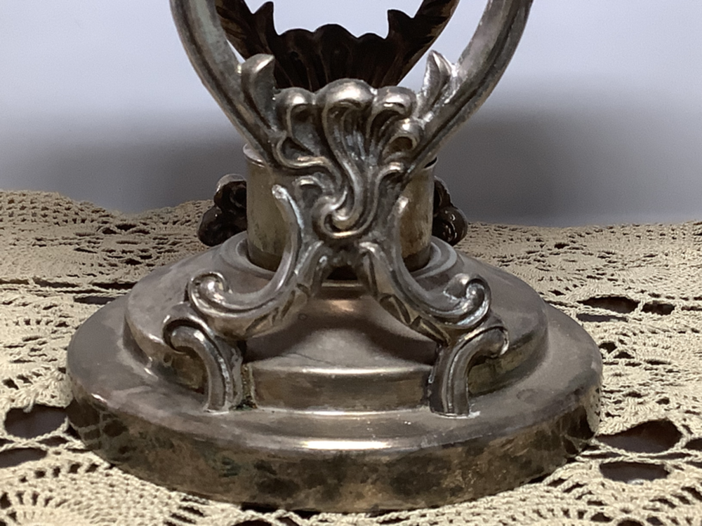 English Silver Mfg Corp Vtg Gravy Boat on Ornate Warming Stand, Silverplate