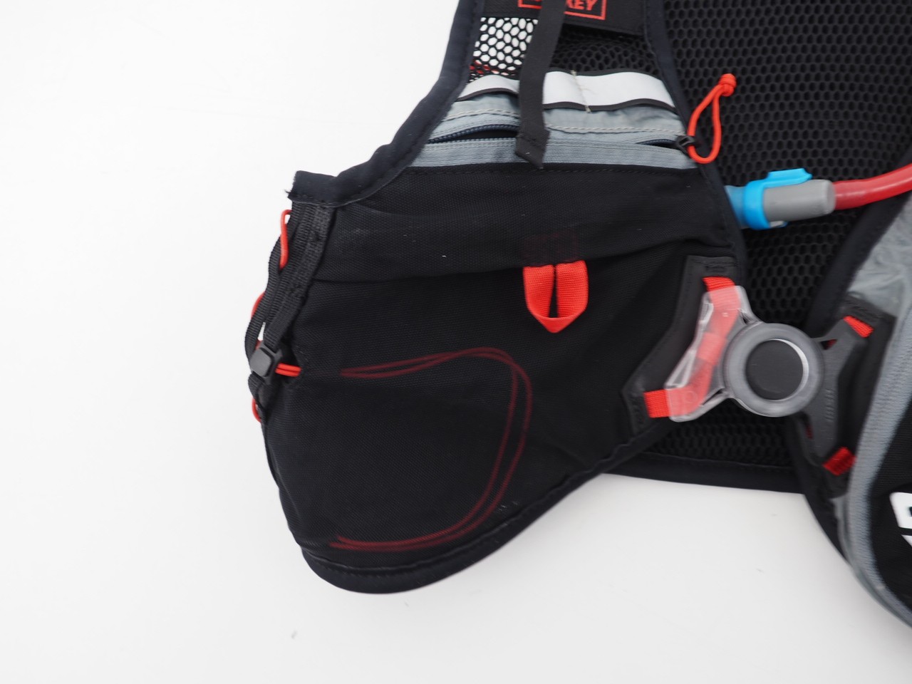 USWE Rush 8L Bike Hydration Vest Black / Red Size Medium w/ Bladder