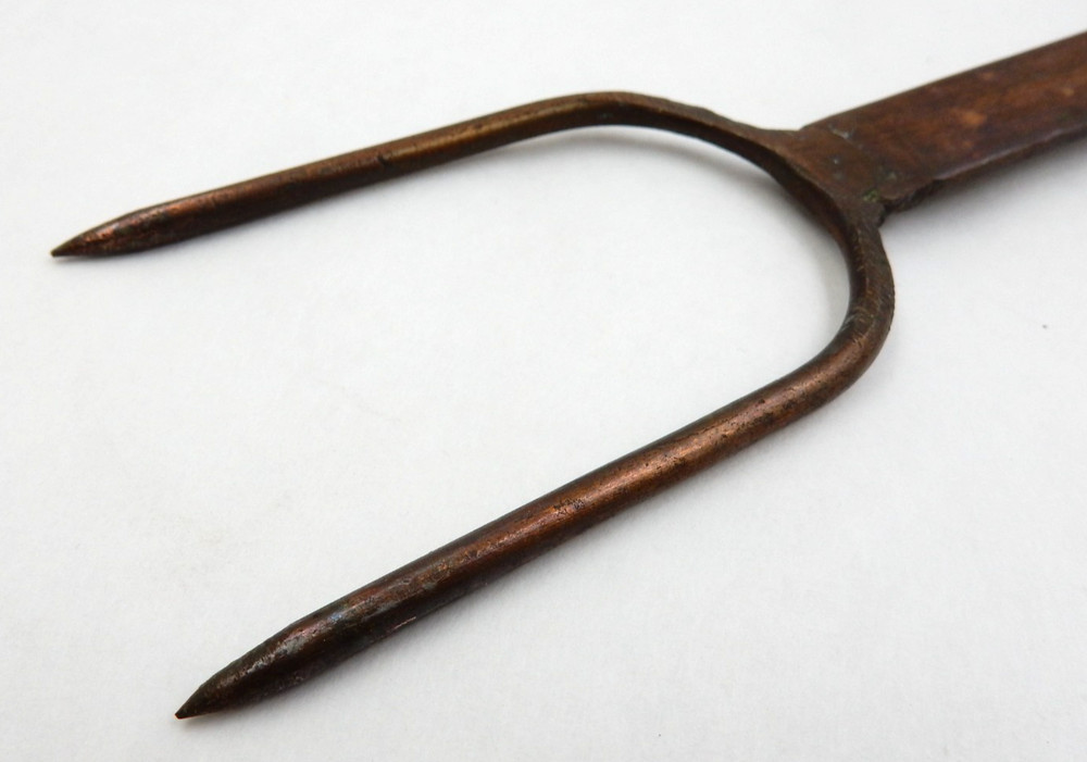ANTIQUE SOLID COPPER HAND-FORGED TOASTING FORK WITH CURVED HANGER HANDLE