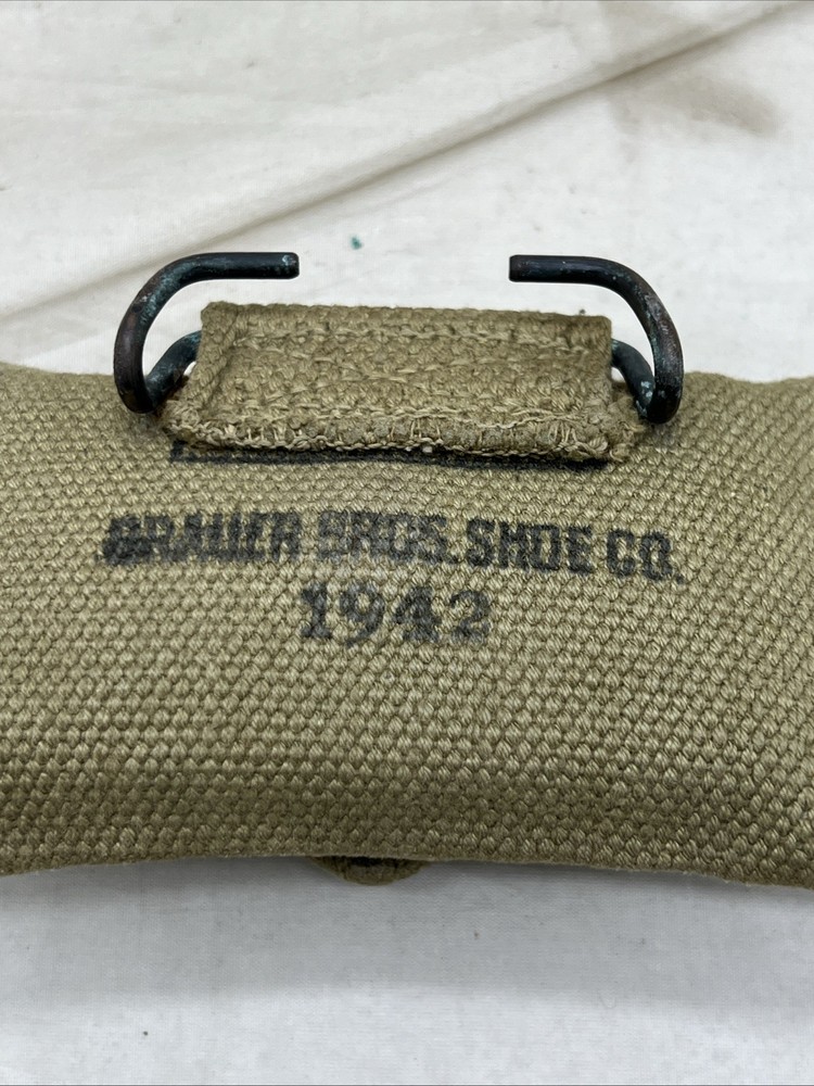 WW2 US First Aid Pouch 1942 Dated With Bandage (GG121