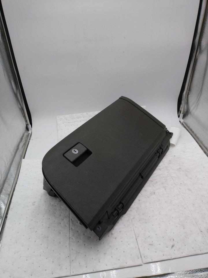 SIENNA 2015 Glove Box 631077