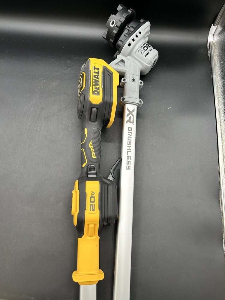 (DCST922B) DeWalt 20V MAX XR Brushless Folding String Trimmer