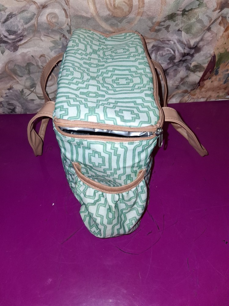 Fit + Fresh Insulated Backpack Cooler Green Geometric Pattern Zipper Closure