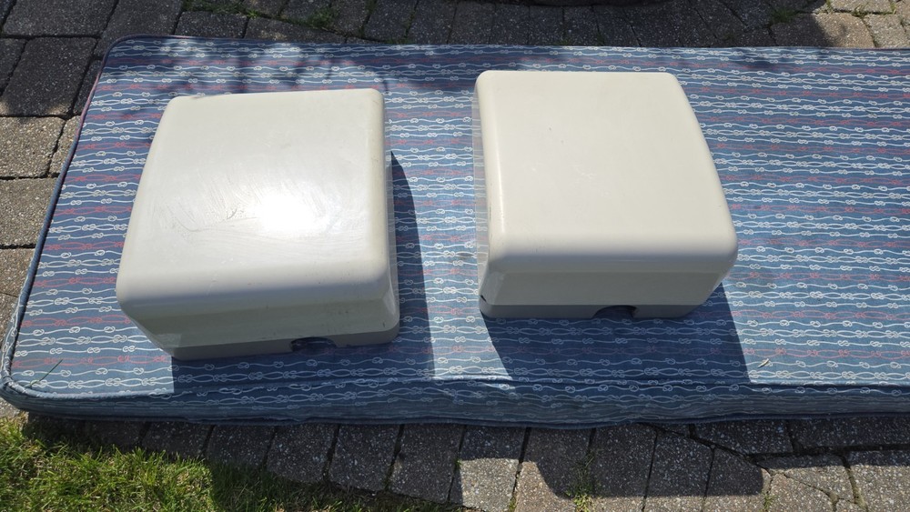 Adec cascade j boxes butt up to chair style