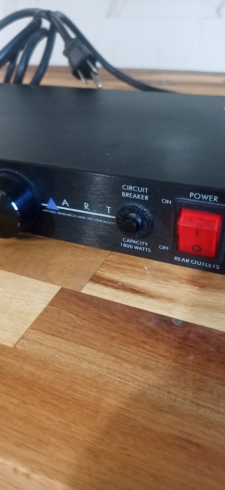 ART PS 4x4 Rackmount 8 Outlet Power Conditioner & Surge Protector