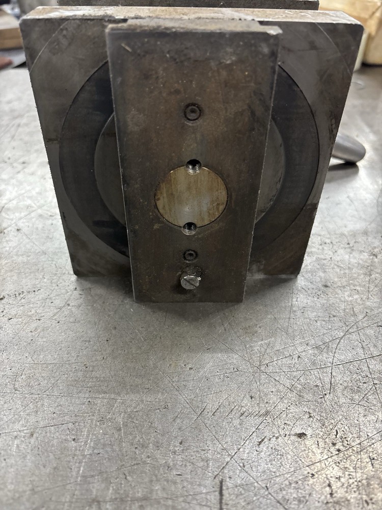 5.5” x 5.5" Tool Post 4-Way Tool Holder 1.5" Tool Capacity With T Nut Good Shape