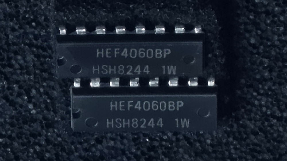 Quantity 2 - HEF4060BP / CD4060BE Ripple-Carry Binary Counter DIP16 - New