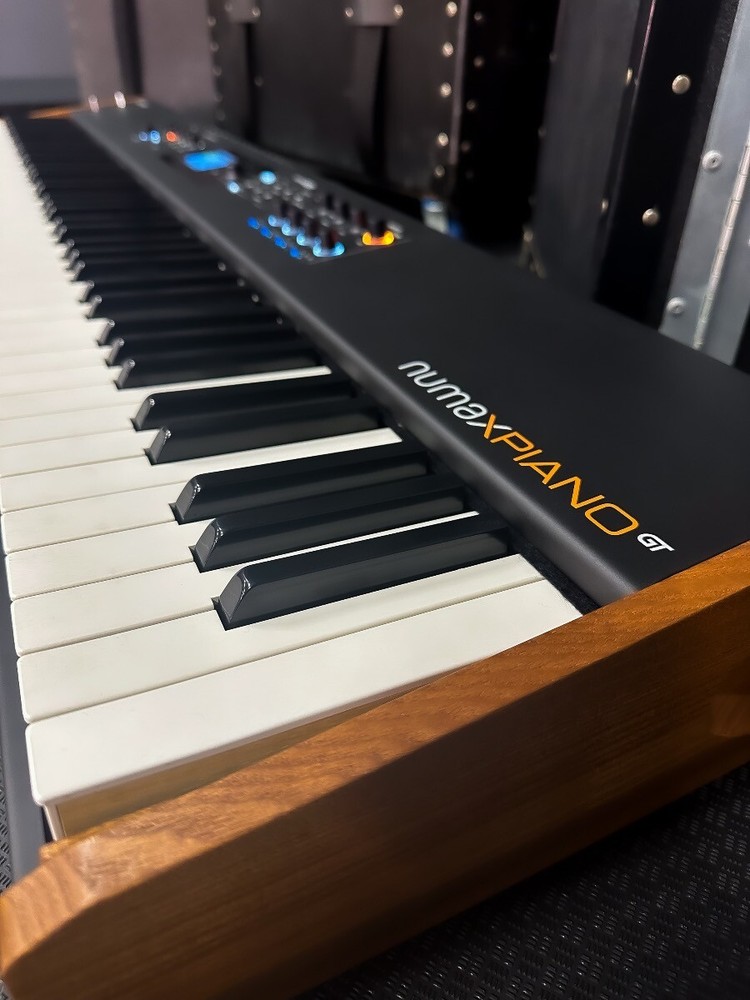 Studiologic Numa X Piano GT Stage Piano STAGE ESSENTIALS BUNDLE