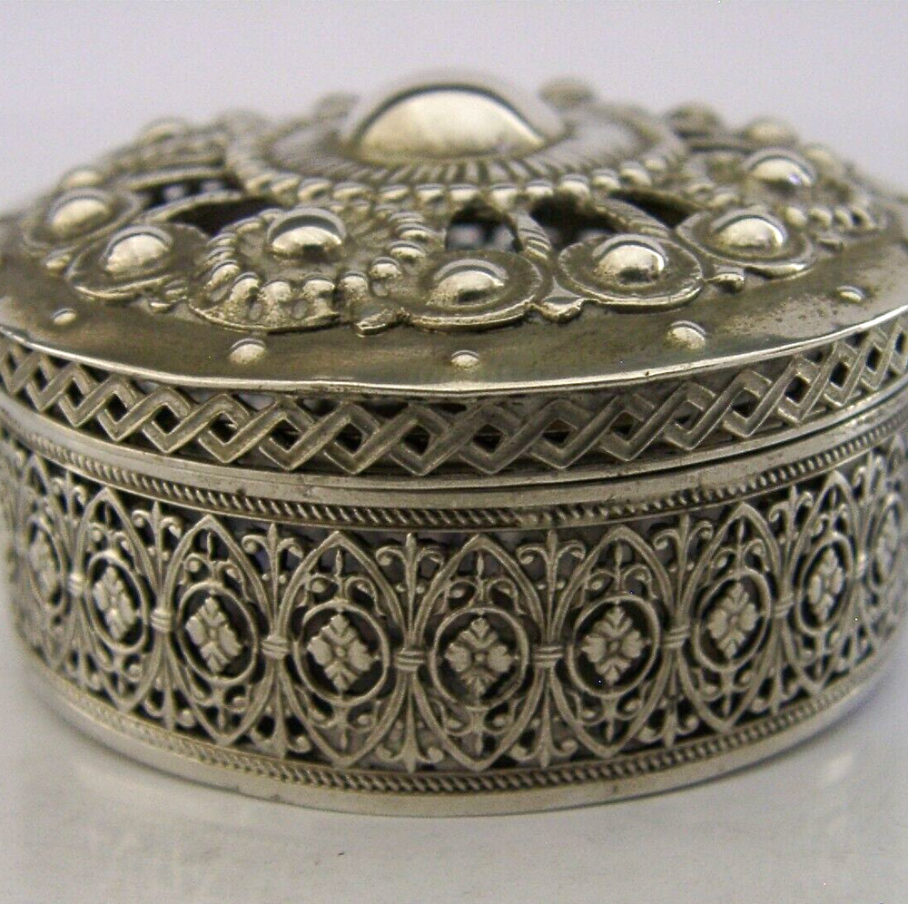 BEAUTIFUL SOLID SILVER PIERCED POTPOURRI LAVENDER DESK BOX c1910