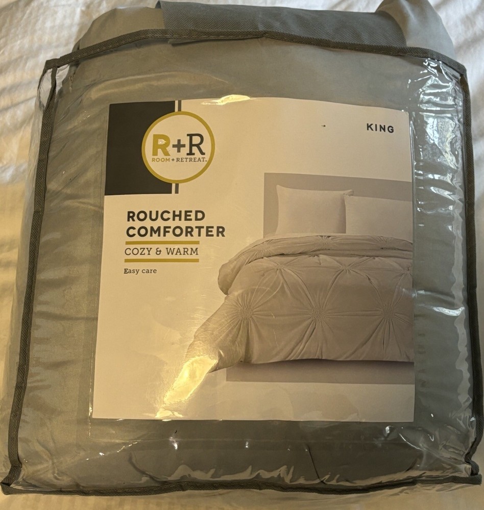 ROOM & RETREAT KING ROUCHED COMFORTER