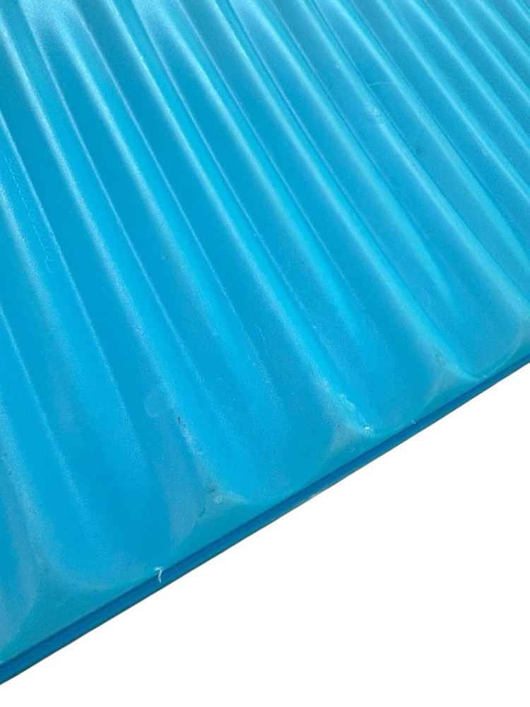 Tupperware FridgeSmart Rectangular Vented Blue Container 4352 & 4353 8-1/2 Cup