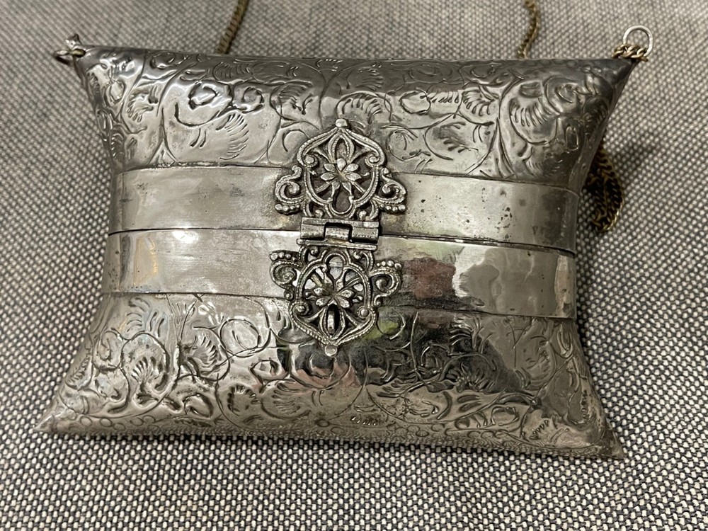 Vintage Antique Silver Played Coin Purse / Pillow Purse w/ Scrolling Design