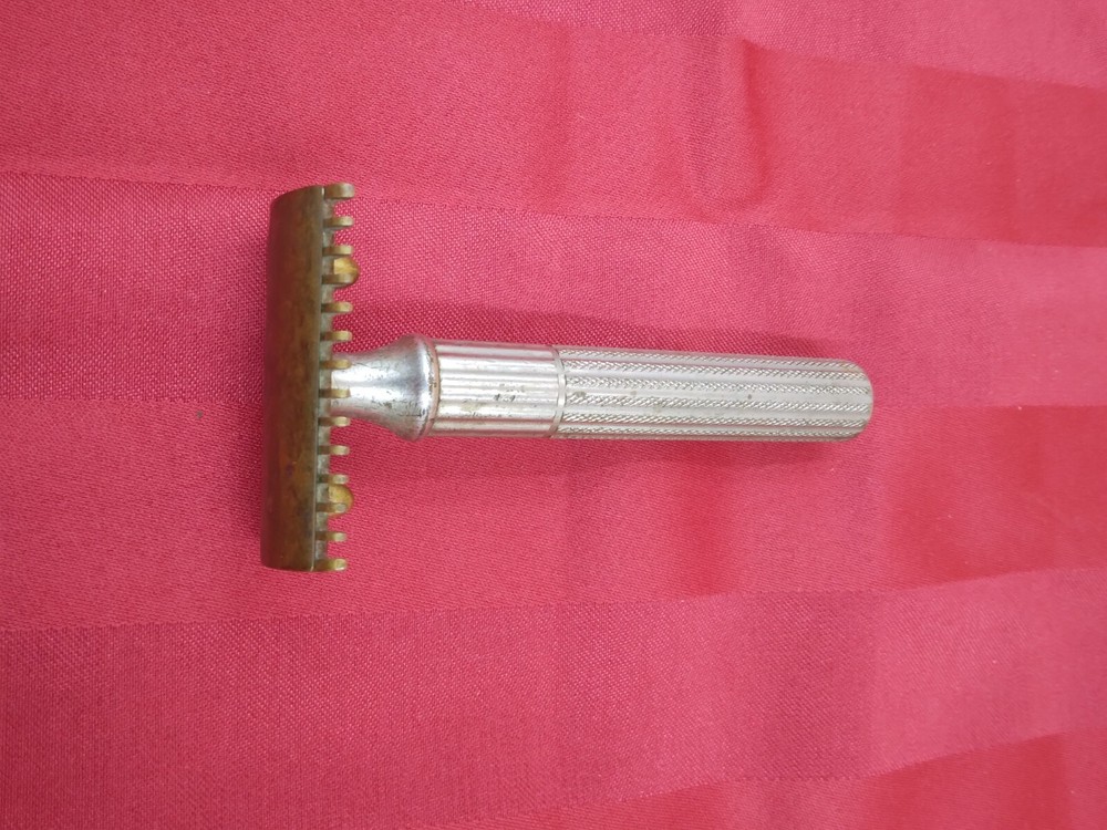 Vtg Gillette Brass Head Comb Safety Razor