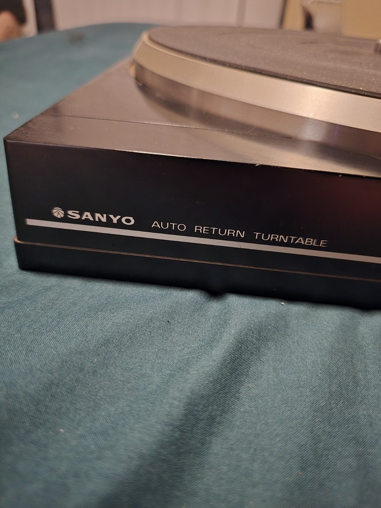 Sanyo TP 660 Auto Return Belt Driven Turntable
