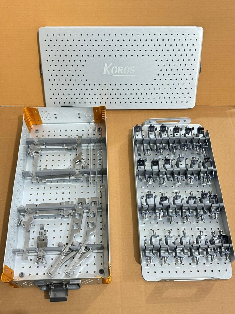 Koros Black Belt Cervical Retractor Set