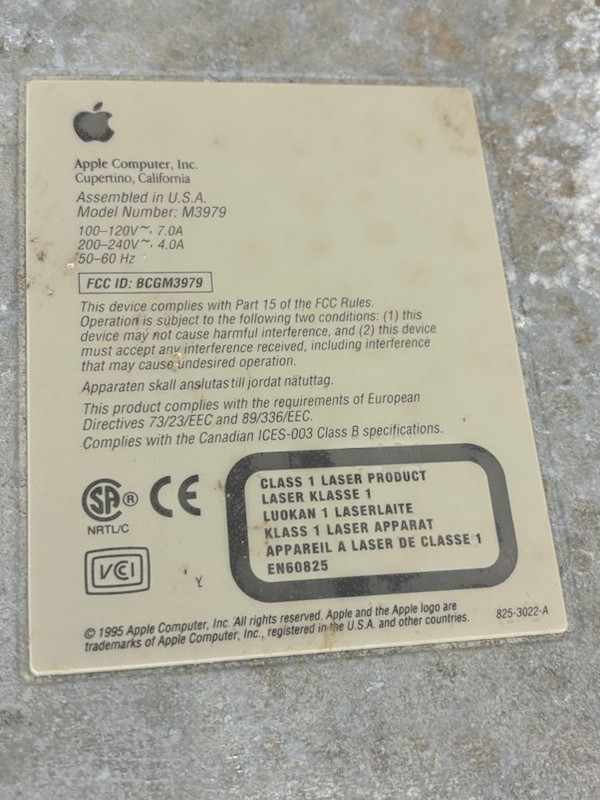 Power Macintosh 7500/100 M9379 Computer (no power)